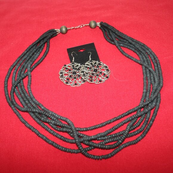 5 Strand Black Matte Disk Beads with Shiny Silver Clasp R-942 - Picture 4 of 5